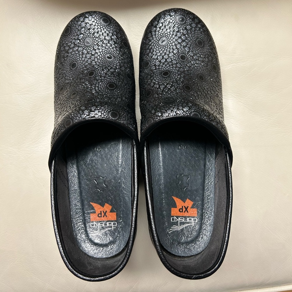 Dansko XP Clogs size 40 (US size 9) Excellent condition practically brand new